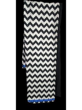 Lululemon Vinyasa Scarf Chevron Black & White With Snap Detail 67"x28"